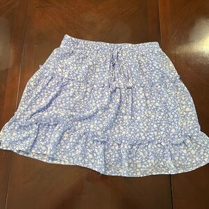 Women’s periwinkle blue floral flirty skirt. medium. Gently used condition.